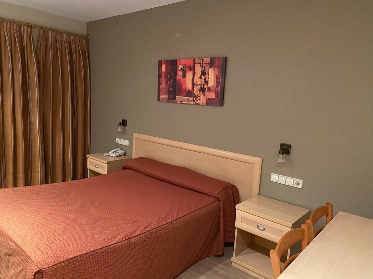 Hotel La Union Уманес-де-Мадрид Экстерьер фото