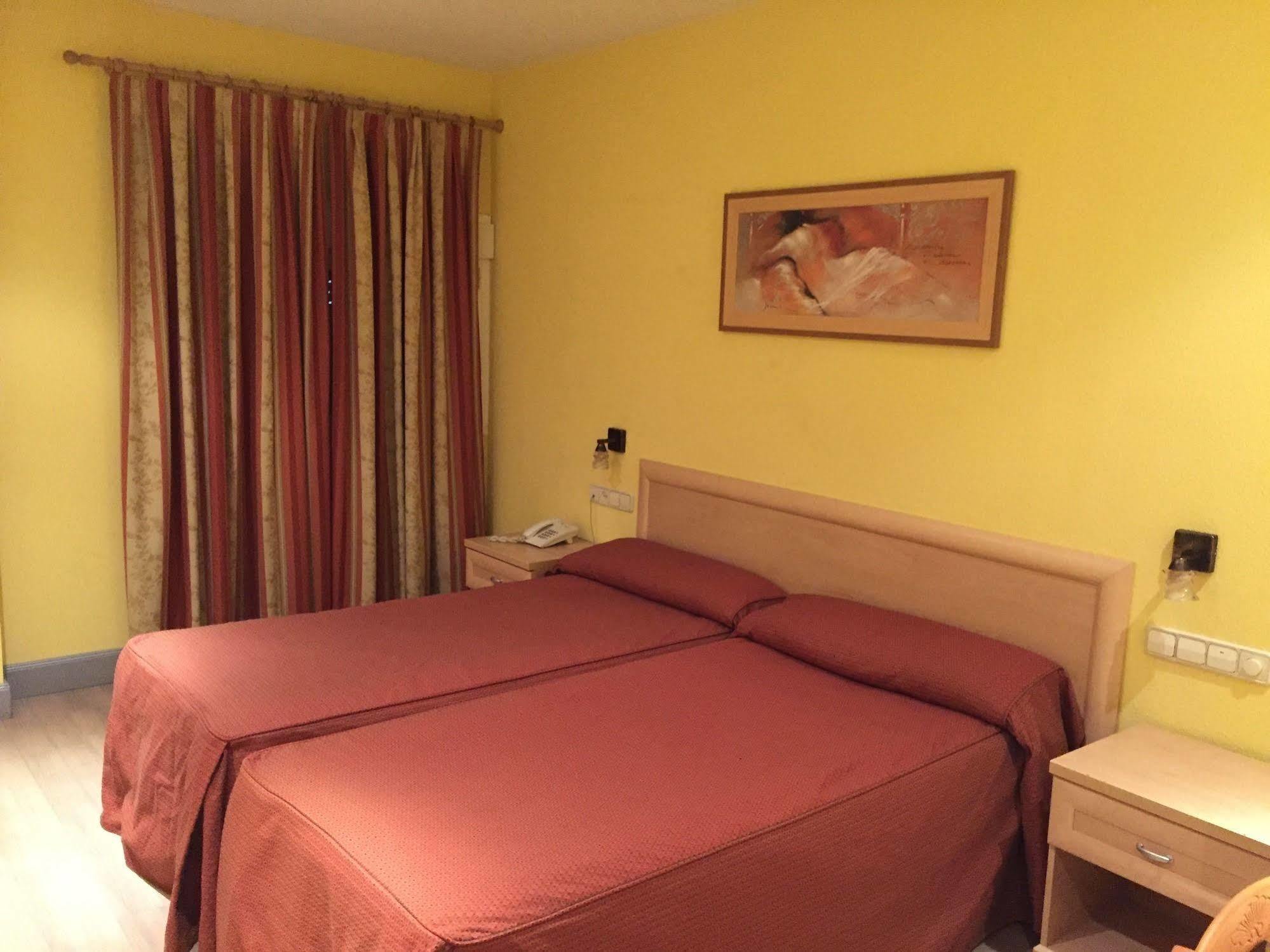 Hotel La Union Уманес-де-Мадрид Экстерьер фото