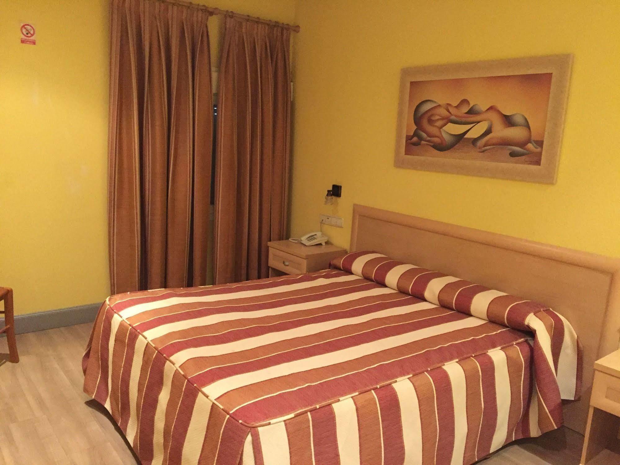Hotel La Union Уманес-де-Мадрид Экстерьер фото